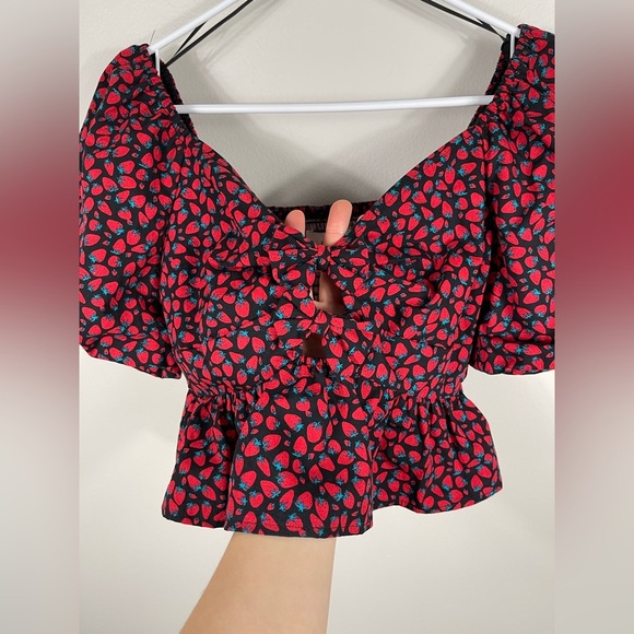 Trendy Red and Black Puff Sleeve Top Strawberry Print Cotton Size M NWT - Picture 5 of 10